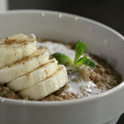 Céréales de riz à la noix de coco et à la cannelle