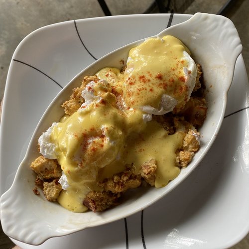 Pudding au bacon et au crabe Œufs Benedict — Image 2