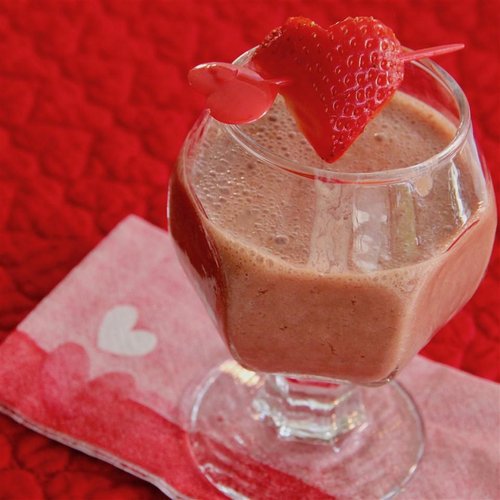 Smoothie aux fraises enrobées de chocolat