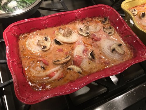 Côtelettes de porc au four dans une sauce aux champignons — Image 2