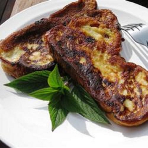 Pain doré Challah parfumé à la sauge et à l'ananas