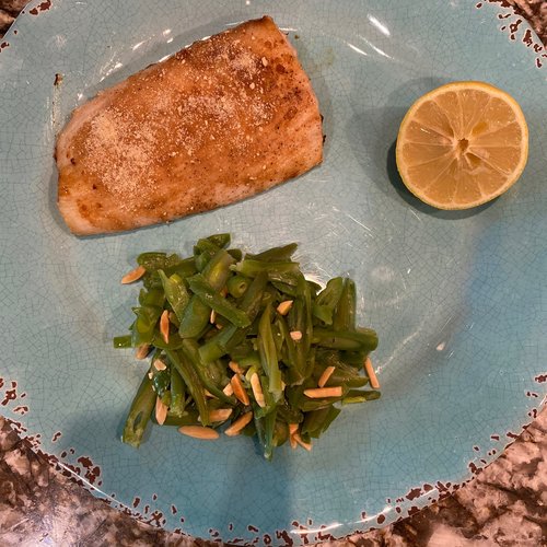 Filet de poisson grillé sauce pesto — Image 1