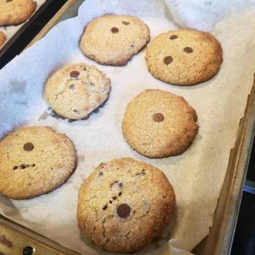 Biscuits aux pépites de chocolat à la noix de coco et à la farine d'amandes — Image 2