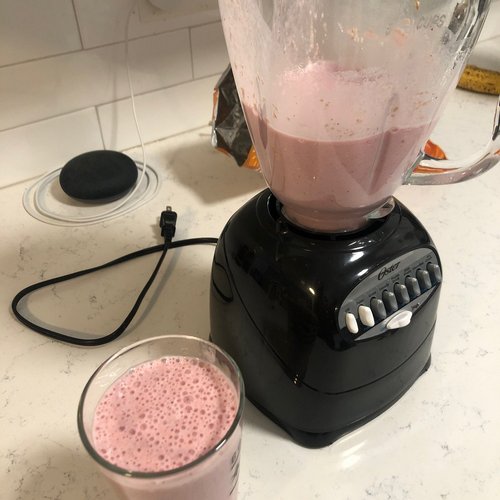 Smoothie petit-déjeuner végétalien à l'avoine et aux fraises — Image 1