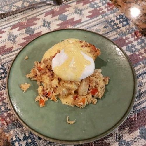 Pudding au bacon et au crabe Œufs Benedict — Image 1